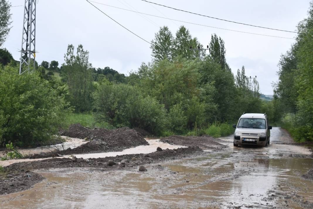 Giresun'u sağanak vurdu: Cadde, köy yolları ve tarım arazileri hasar gördü 5